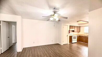 16354 Villaret Dr in Houston, TX - Building Photo - Building Photo