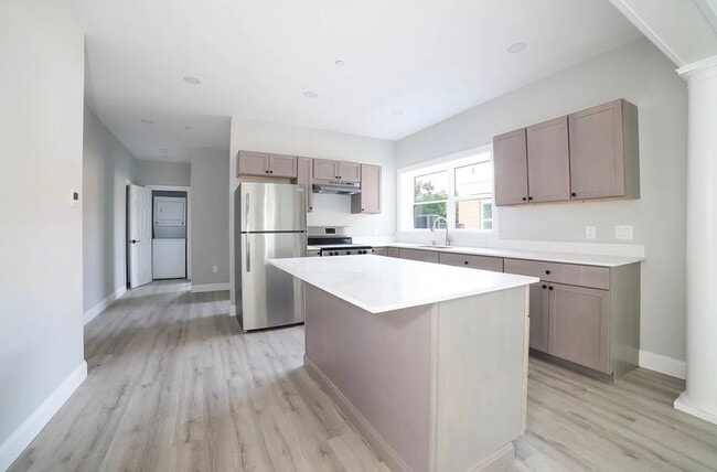 property at 566-572-572 Main St