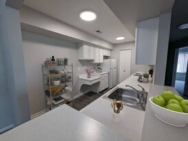 Centurion House in Toledo, OH - Building Photo