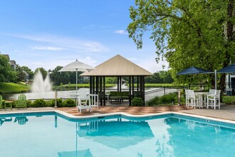 Lakeside Apartments in Centreville, VA - Foto de edificio - Building Photo