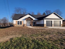 504 Brian St in Ava, MO - Building Photo
