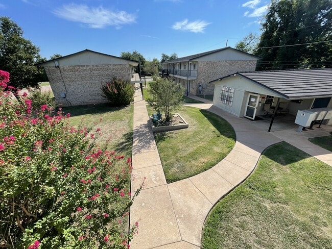 1502 NW Kingsbury Ave in Lawton, OK - Building Photo - Building Photo