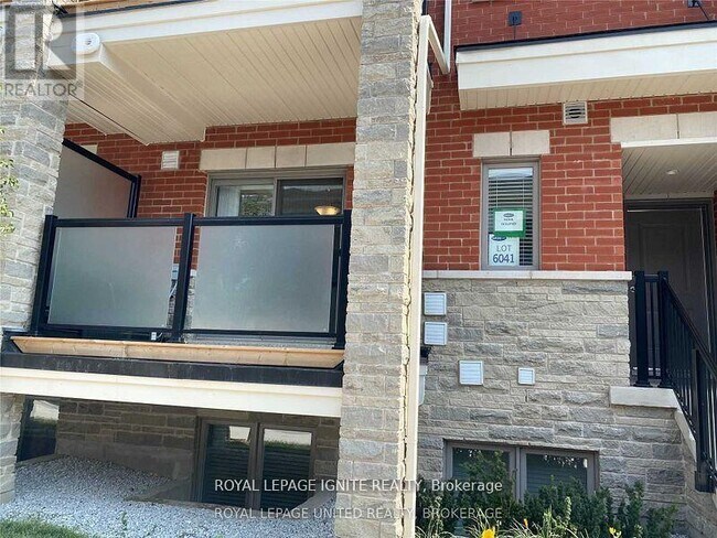 250 Lagerfeld Dr in Brampton, ON - Building Photo - Building Photo