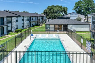 Sagewood Villas in Lufkin, TX - Foto de edificio - Building Photo