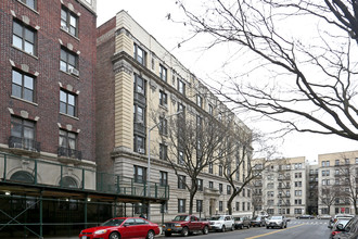 195 Claremont Ave in New York, NY - Building Photo - Building Photo