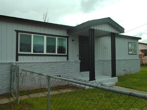 4427 College Way in Olivehurst, CA - Foto de edificio - Building Photo