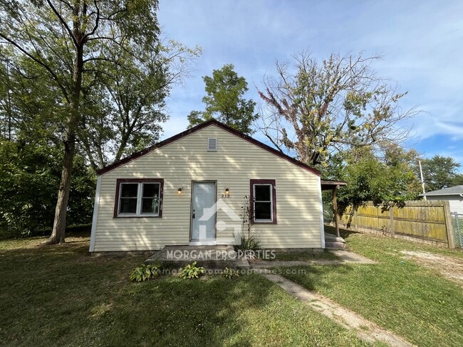 212 E Andover Ave