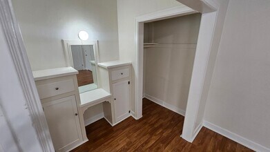 727 S Coronado St, Unit 302 in Los Angeles, CA - Foto de edificio - Building Photo