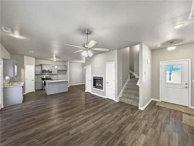 195 E 2nd St in Centerton, AR - Foto de edificio - Building Photo