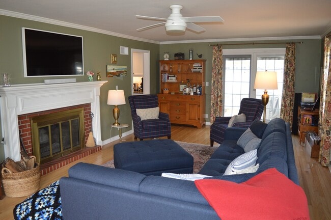 7002 Hubbard Ave in Middleton, WI - Building Photo - Building Photo