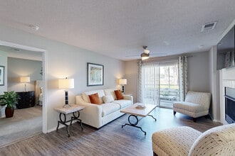 Crestview at Oakleigh Apartment Homes in Pensacola, FL - Foto de edificio - Interior Photo