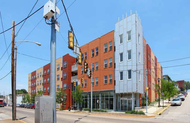 The Avenue Apartments in Braddock, PA - Foto de edificio - Building Photo