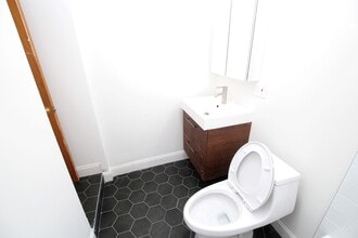 2813 W Girard Ave in Philadelphia, PA - Building Photo - Building Photo