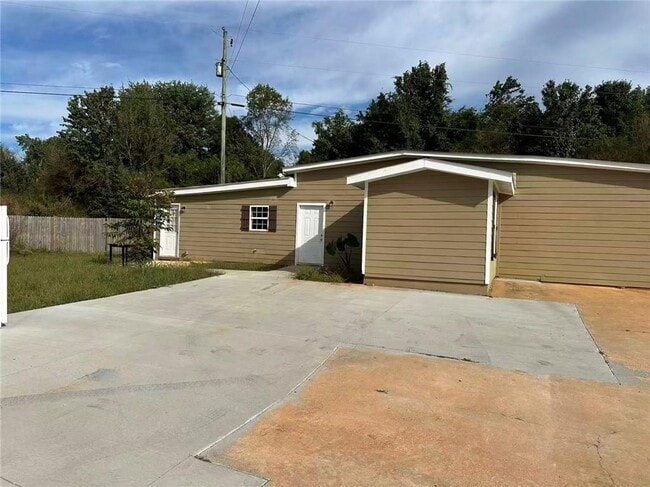 5755 Parks Rd in Cumming, GA - Building Photo - Building Photo