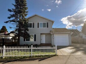 1131 2nd St NW in Salem, OR - Building Photo