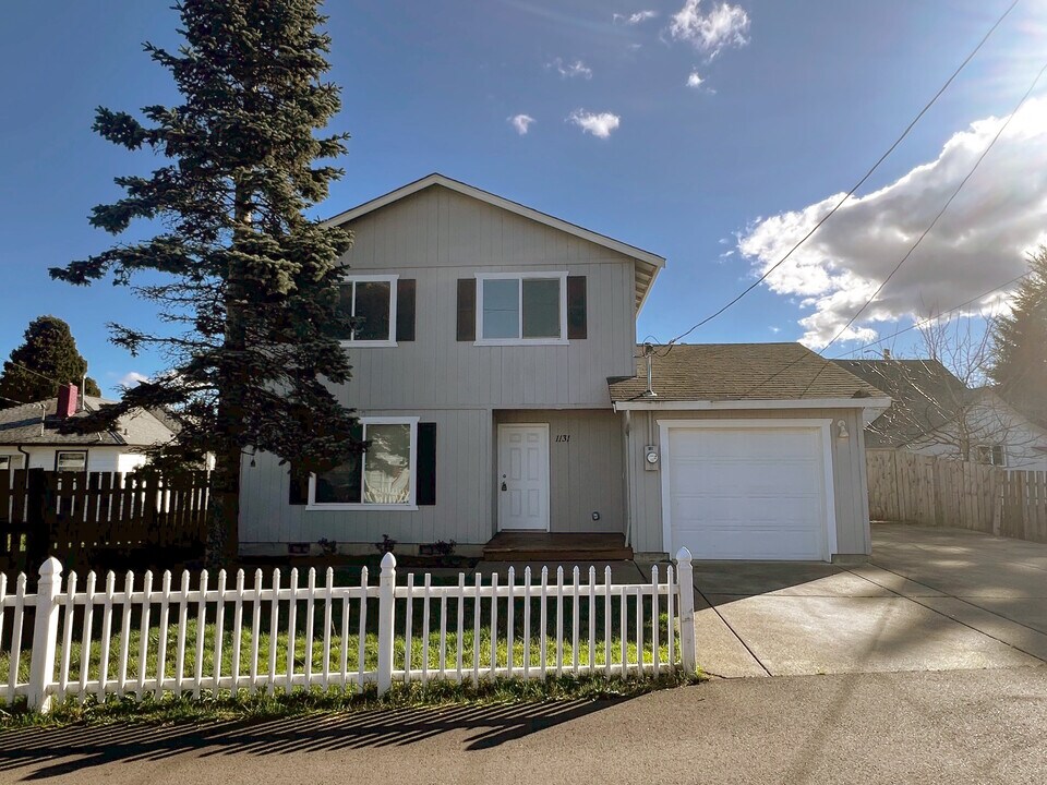 1131 2nd St NW in Salem, OR - Building Photo
