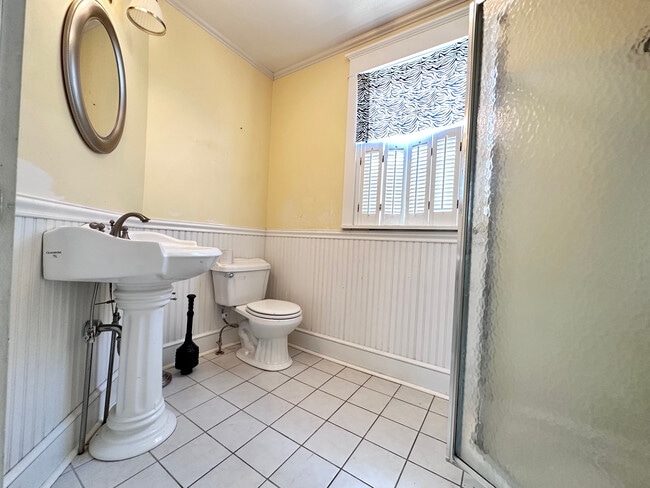 property at 1326 E Washington St