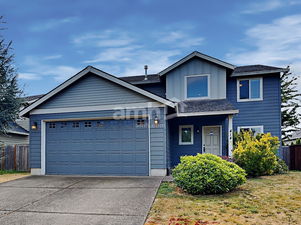 414 Tulip Ave in Woodburn, OR - Building Photo