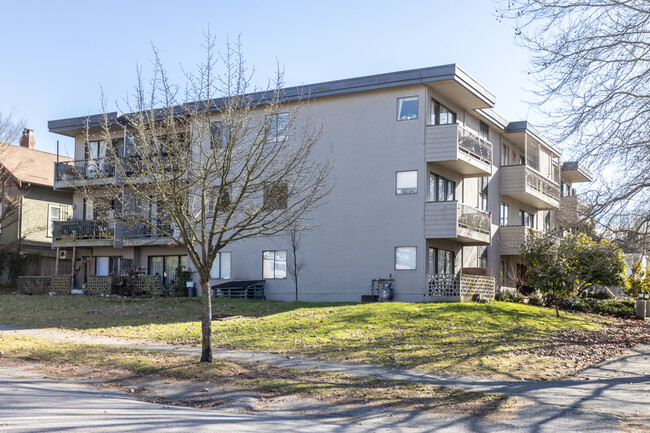 Lions View Apartments in Vancouver, BC - Building Photo - Building Photo