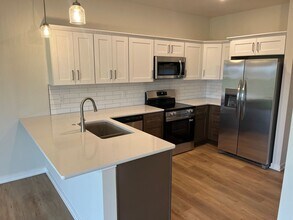 12002 Edgewater Dr in Papillion, NE - Building Photo - Building Photo
