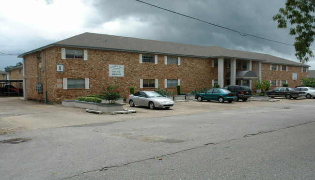 Colonial West in Beaumont, TX - Foto de edificio - Building Photo