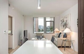 400 Army Navy Dr in Arlington, VA - Building Photo