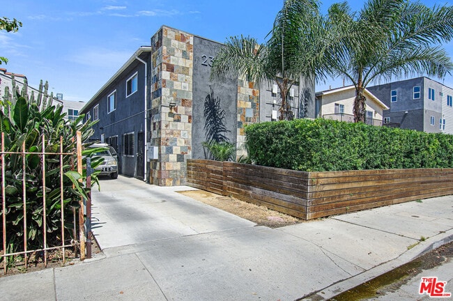 2309 Hauser Blvd in Los Angeles, CA - Building Photo - Building Photo