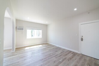 1670 S Rimpau Blvd in Los Angeles, CA - Building Photo - Building Photo