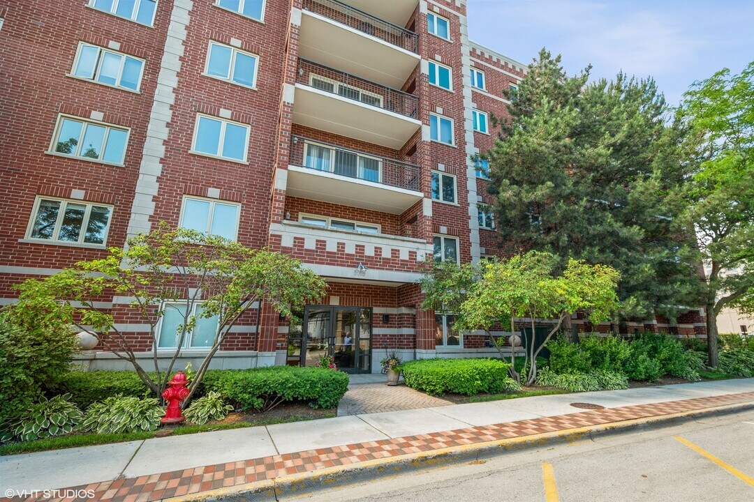 5005 Warren St in Skokie, IL - Building Photo