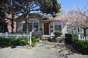 5030 9th Ave NE in Seattle, WA - Building Photo