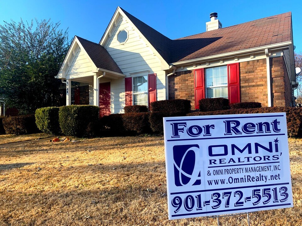 8512 Highland Glen Cir S in Memphis, TN - Building Photo