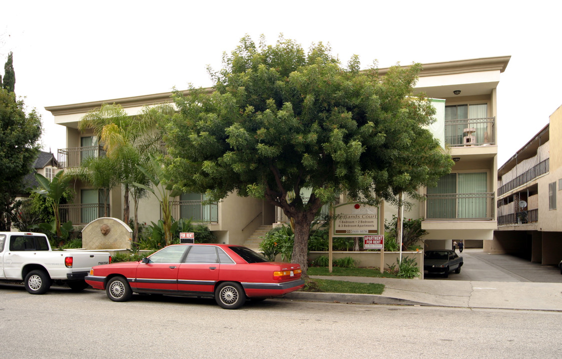 Redlands Court in Playa Del Rey, CA - Foto de edificio