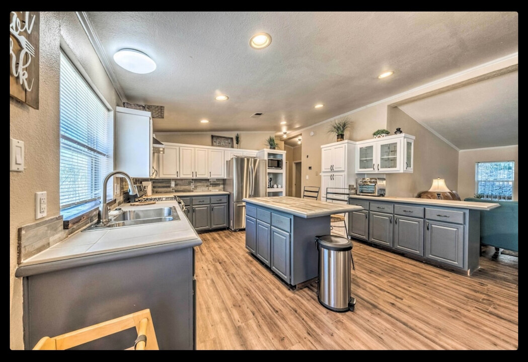 202 Muchachita Ave in Cloudcroft, NM - Building Photo