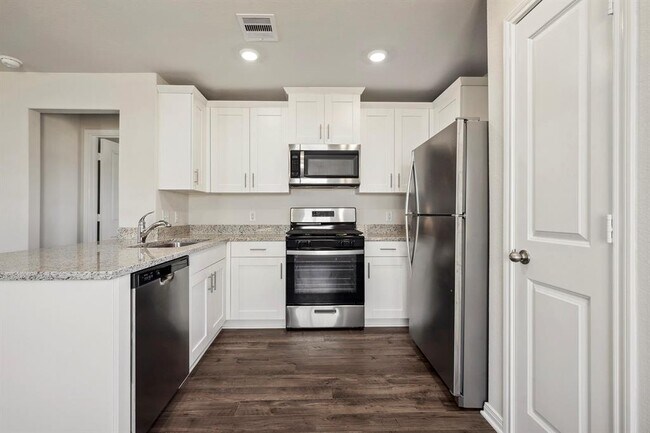10423 Red Cardinal Dr in Cleveland, TX - Building Photo - Building Photo