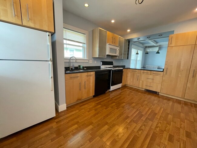 15 Westbourne Rd, Unit 15 in Newton, MA - Building Photo - Building Photo