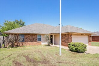 10117 S Land Ave in Oklahoma City, OK - Foto de edificio - Building Photo