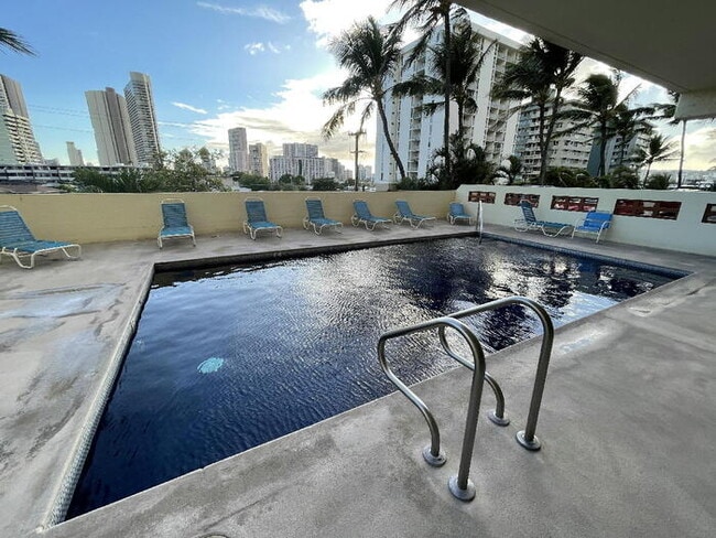 2740 Kuilei St in Honolulu, HI - Building Photo - Building Photo