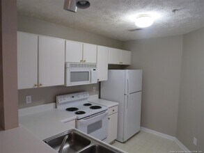 350 Bubble Creek Ct in Fayetteville, NC - Building Photo - Building Photo