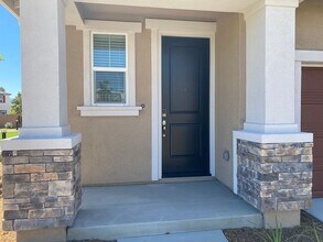 28556 Via Prago in Temecula, CA - Foto de edificio - Building Photo