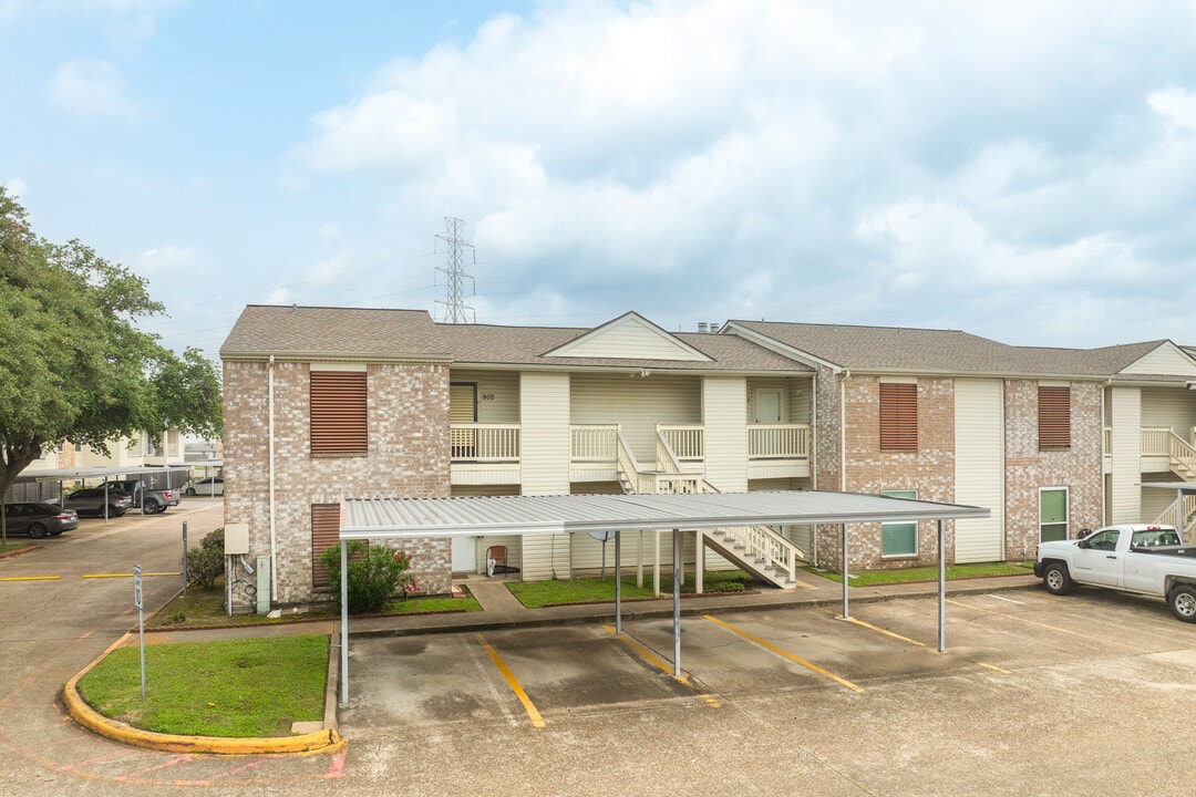 Gatsby Condominiums in Texas City, TX - Building Photo