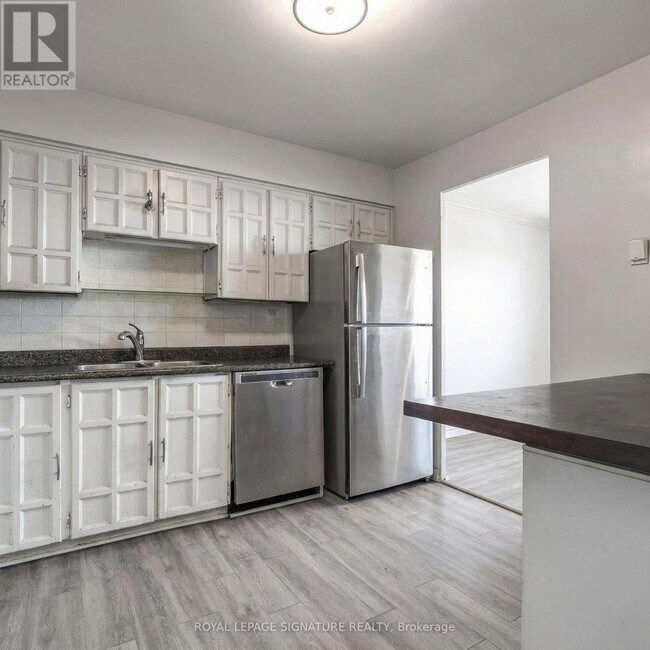 3555 Bathurst St in Toronto, ON - Building Photo - Building Photo