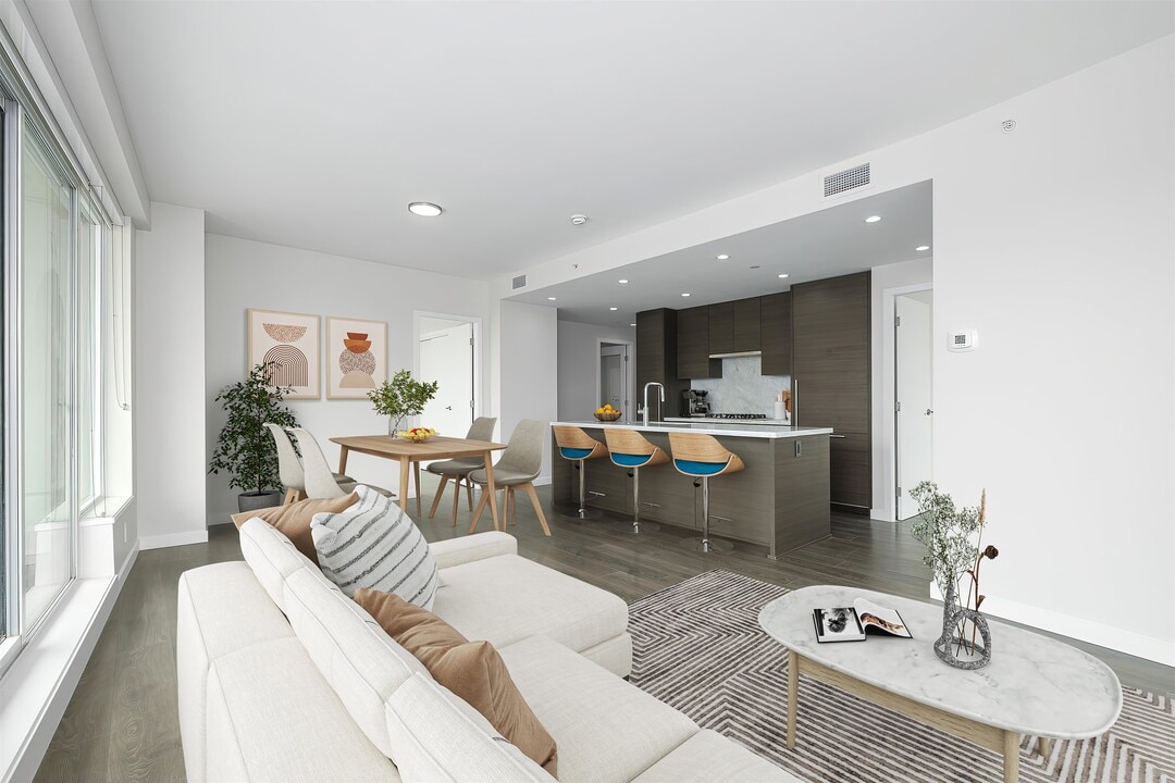 308 Morrissey Rd in Port Moody, BC - Building Photo