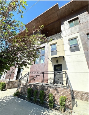 property at 1514 W River St