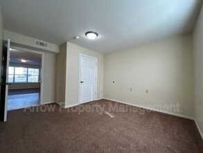 1009 14th St in Wamego, KS - Foto de edificio - Building Photo