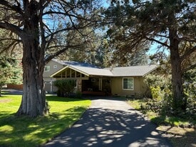 61545 SE Orion Dr in Bend, OR - Building Photo