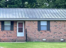 258 Osborn Hill Rd, Unit 258 in Tuscumbia, AL - Building Photo