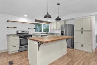 5500 Penny Rd in Cleveland, TX - Building Photo - Building Photo