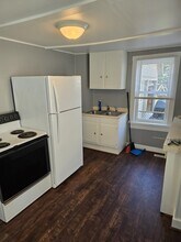 29 1/2 Center St, Unit Little House in Fort Edward, NY - Building Photo - Building Photo