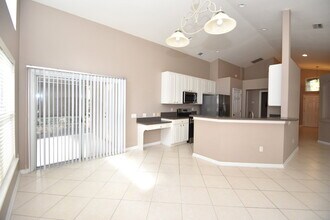 11 Deerfield Ct in Palm Coast, FL - Foto de edificio - Building Photo