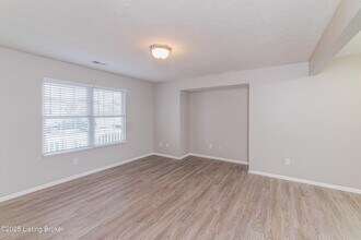 9620 River Trail Dr in Louisville, KY - Building Photo - Building Photo
